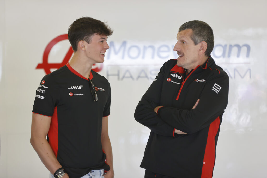 Oliver Bearman and Guenther Steiner, MoneyGram Haas F1 Team, Thursday at the Mexico City Grand Prix